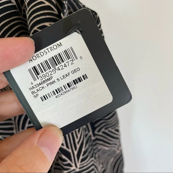 NEW Halogen Leaf Geo Print Tiered Black Light Pink Romper Size SP - Picture 3 of 10